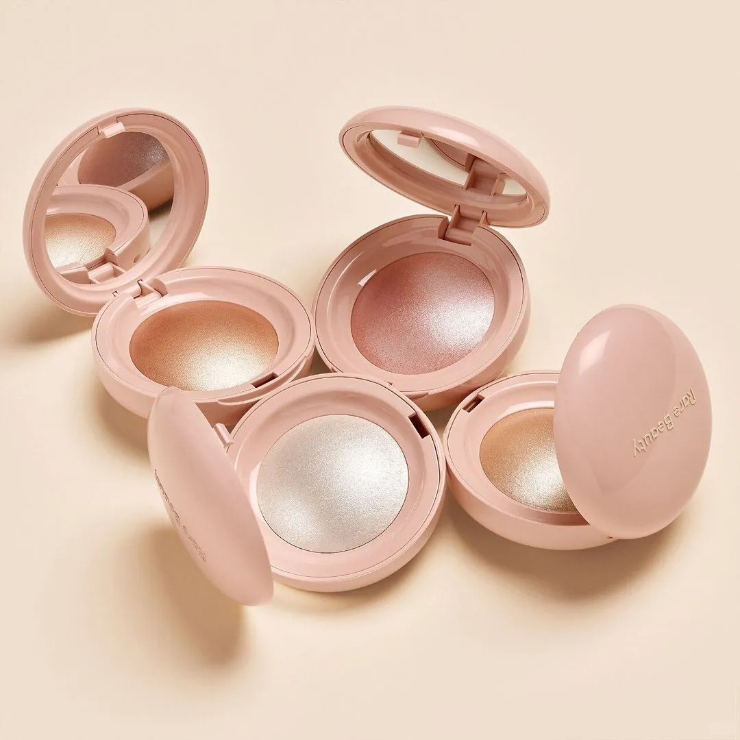 Rare Beauty Pinch Luminous Pow - Rare Beauty Makeup Highlighter recension och pris