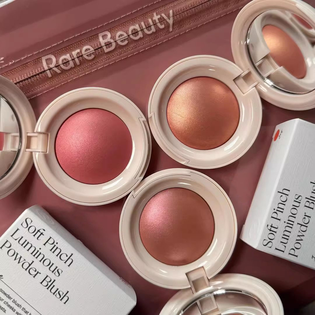Rare Beauty Pinch Luminous Pow - Rare Beauty Makeup Highlighter recension och pris