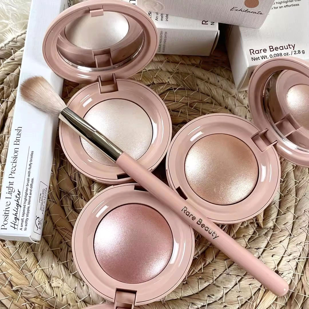 Rare Beauty Highlight Powder L - Rare Beauty Makeup Highlighter recension och pris